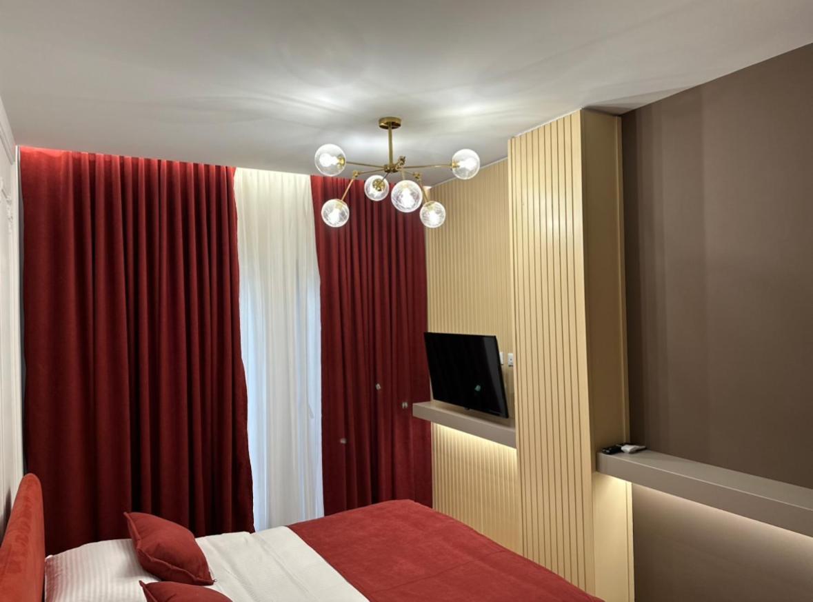 Delux 103 Tirana